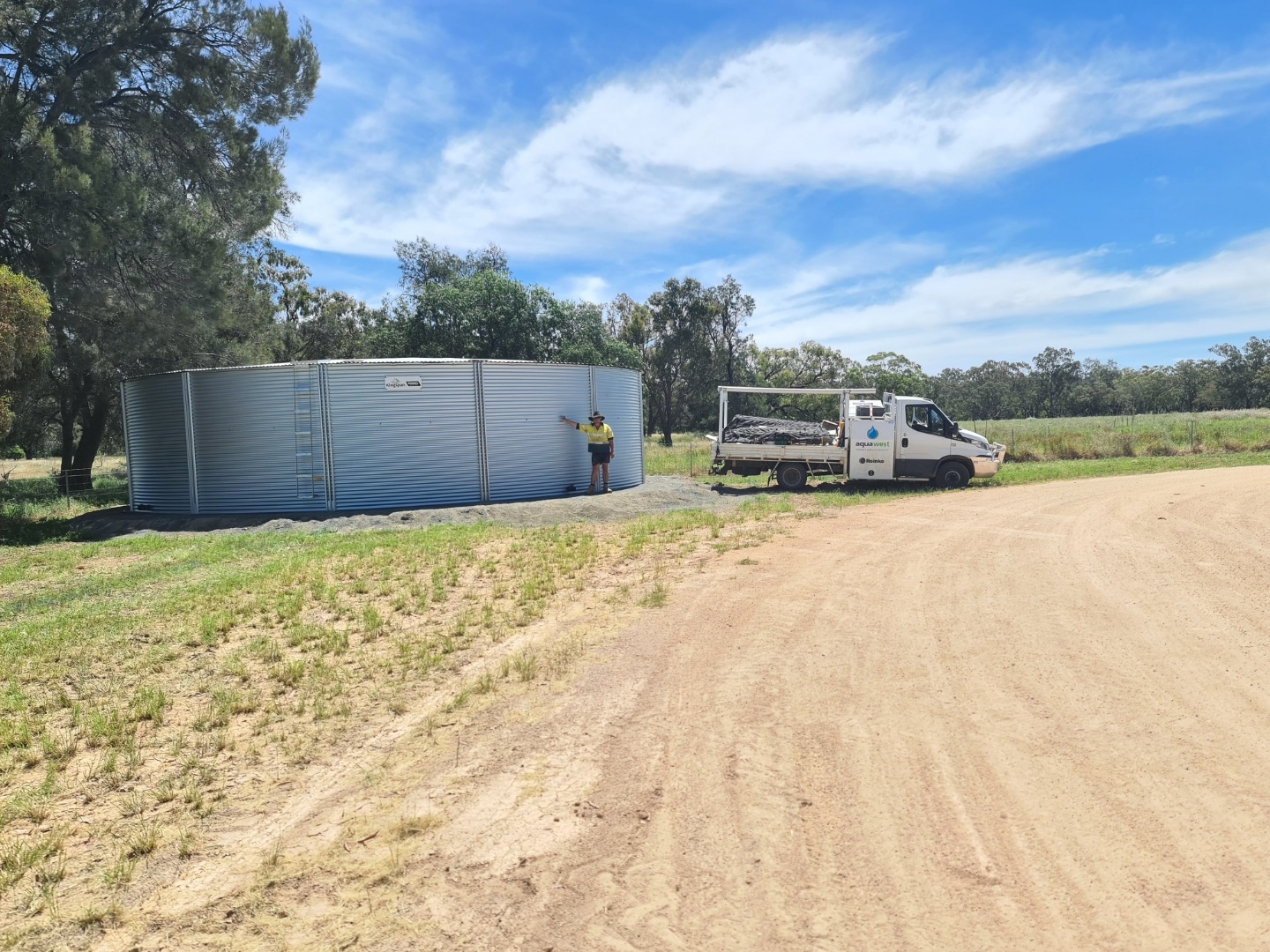 Kingspan tank install at Trangie